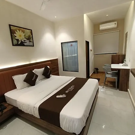 Hotel Moon Lite Residency - Marve Road Malad West